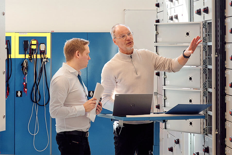 VEO student and engineer in VEO's FAT hall